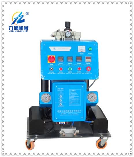 聚氨酯發(fā)泡設(shè)備JNJX-Q2600(D)型(圖1)
